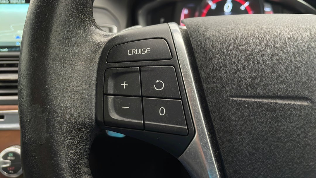 2016 Volvo XC60 D4 Luxury, Automatic, 120991 km, Cruise Control