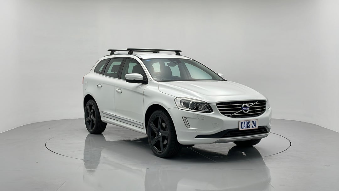 2016 Volvo XC60 D4 Luxury, Automatic, 120991 km, Right Front Diagonal (45- Degree) View