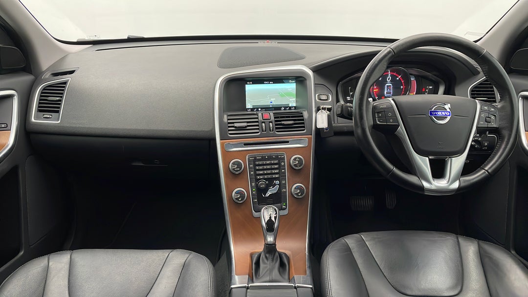 2016 Volvo XC60 D4 Luxury, Automatic, 120991 km, Dashboard View