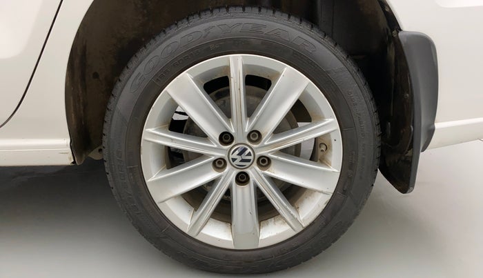 2015 Volkswagen Vento HIGHLINE PETROL AT, Petrol, Automatic, 71,330 km, Left Rear Wheel