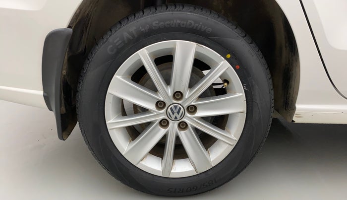 2015 Volkswagen Vento HIGHLINE PETROL AT, Petrol, Automatic, 71,330 km, Right Rear Wheel