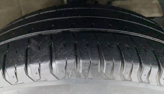 2019 Maruti Ertiga ZXI SMART HYBRID AT, Petrol, Automatic, 39,634 km, Right Front Tyre Tread