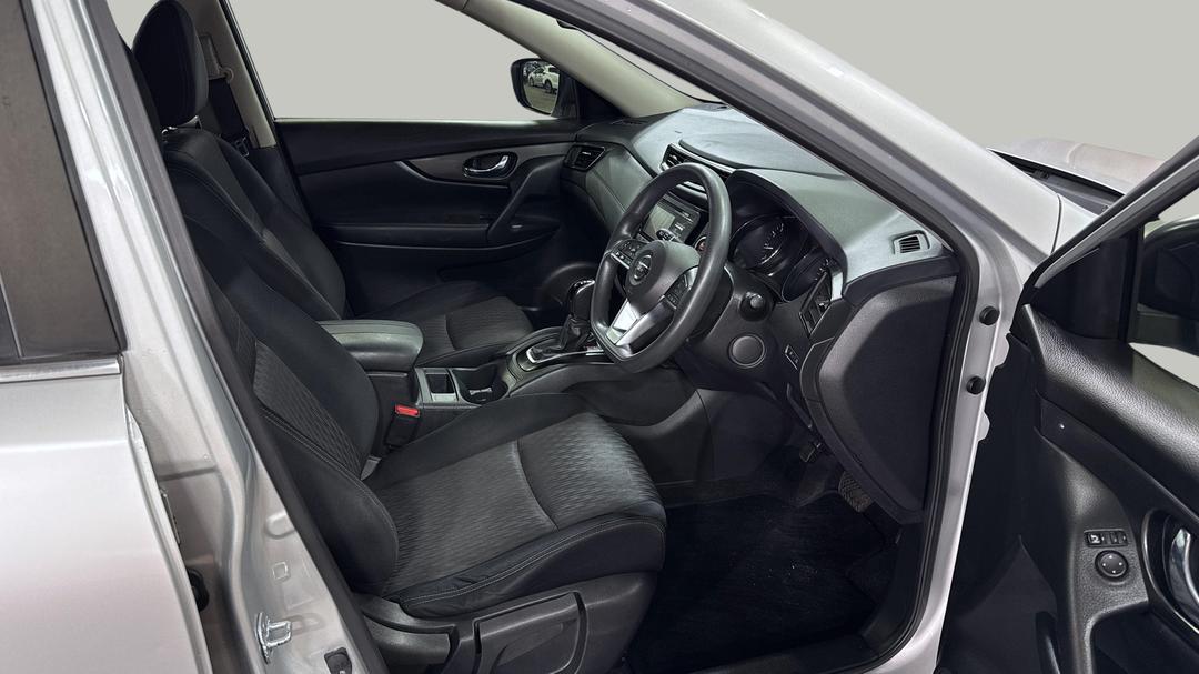 2017 Nissan X-trail St (FWD), Automatic, 90708 km, Right Side Front Door Cabin View