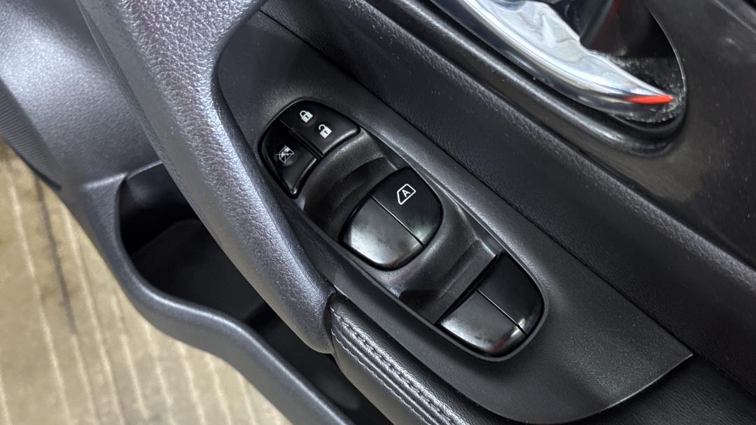 2017 Nissan X-trail St (FWD), Automatic, 90708 km, Drivers Side Door Panel Controls