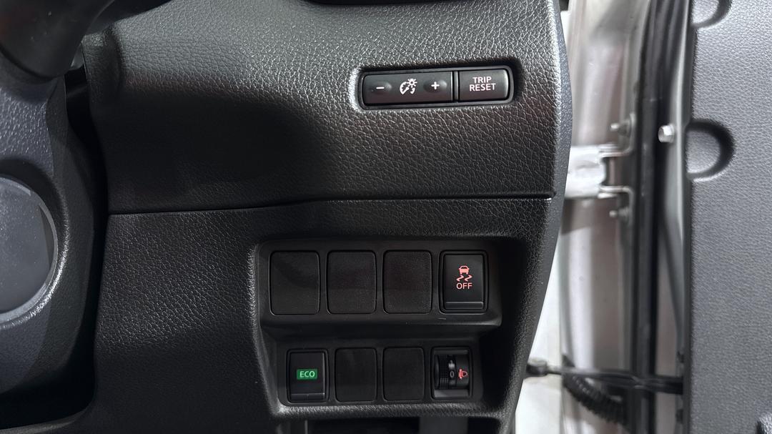 2017 Nissan X-trail St (FWD), Automatic, 90708 km, Utility Switches/Buttons