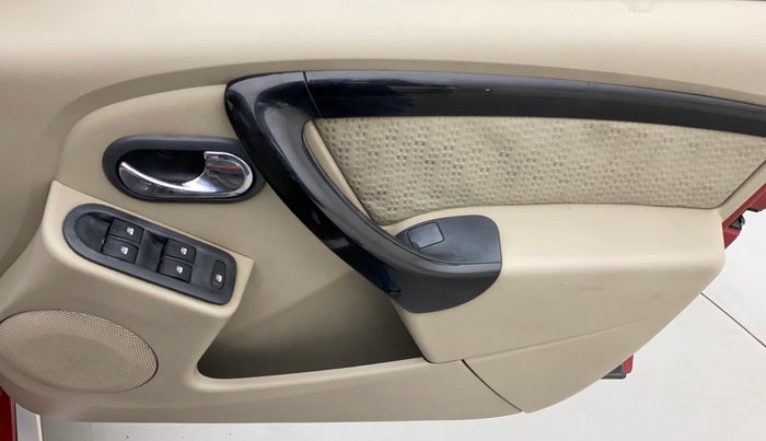 2014 Nissan Terrano XV D THP PREMIUM 110 PS, Diesel, Manual, 1,08,497 km, Driver Side Door Panels Control