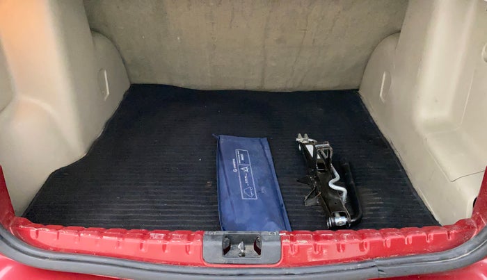 2014 Nissan Terrano XV D THP PREMIUM 110 PS, Diesel, Manual, 1,08,497 km, Boot Inside