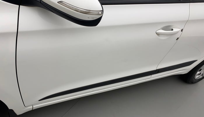 2016 Hyundai Elite i20 SPORTZ 1.2, Petrol, Manual, 95,945 km, Front passenger door - Minor scratches