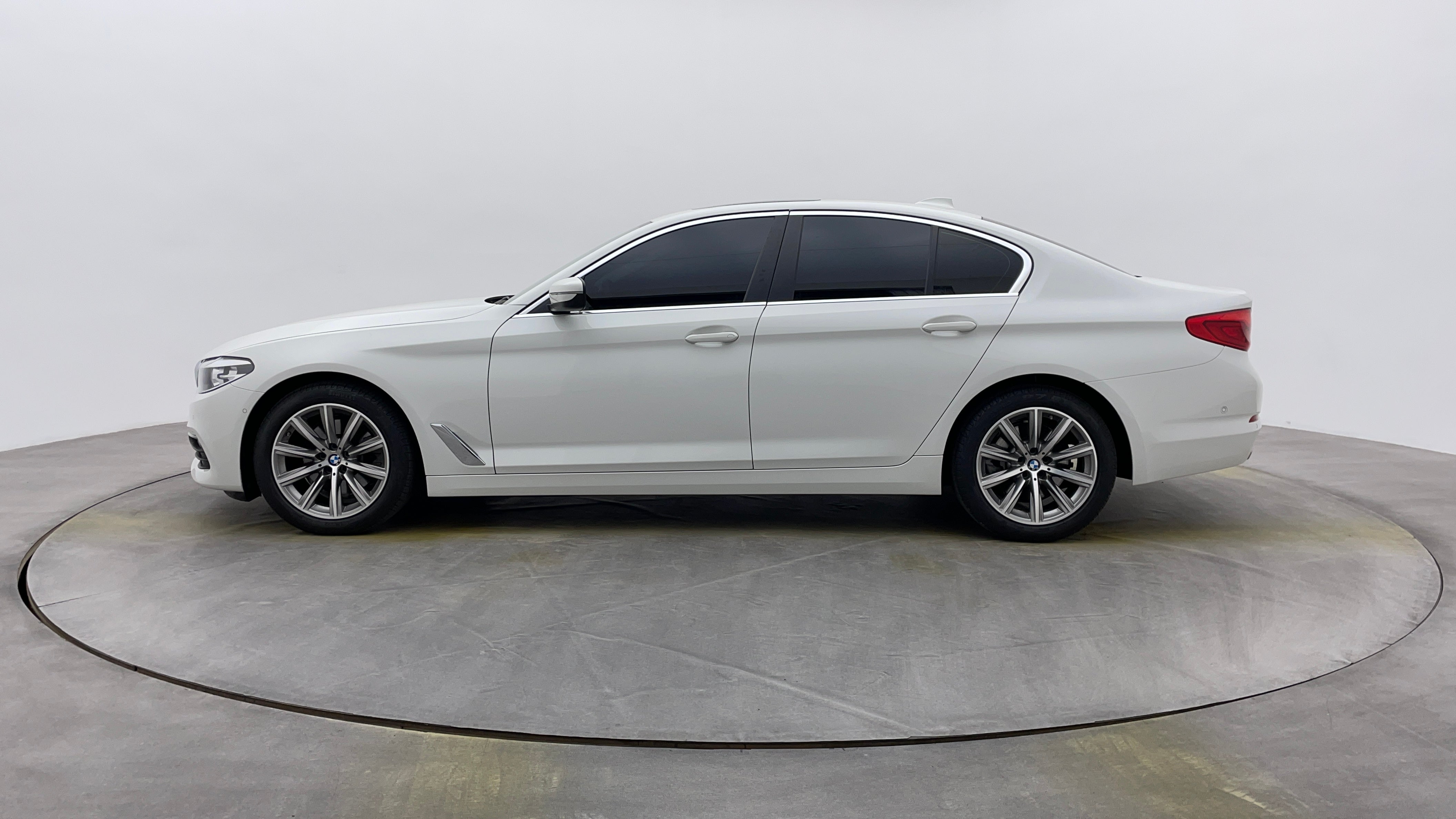 BMW 5 Series-Left Side View