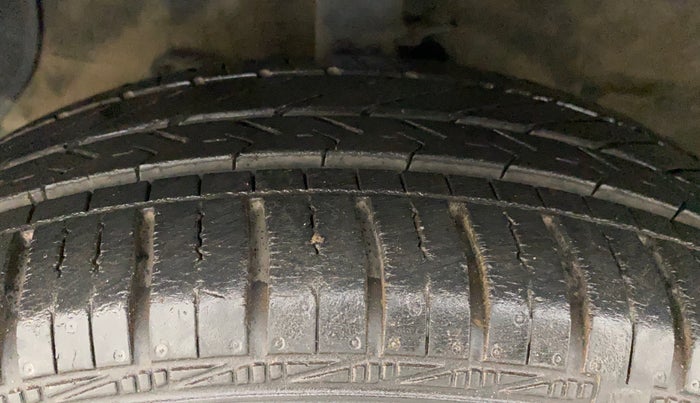 2015 Hyundai Grand i10 SPORTZ 1.2 KAPPA VTVT, Petrol, Manual, 22,333 km, Left Front Tyre Tread