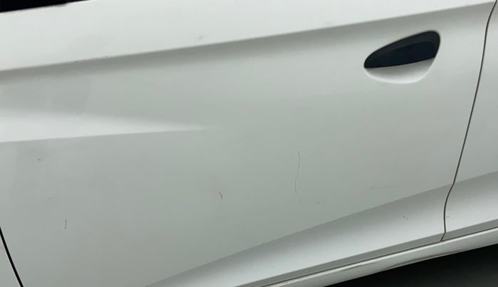 2017 Hyundai Eon ERA +, Petrol, Manual, 25,827 km, Front passenger door - Minor scratches
