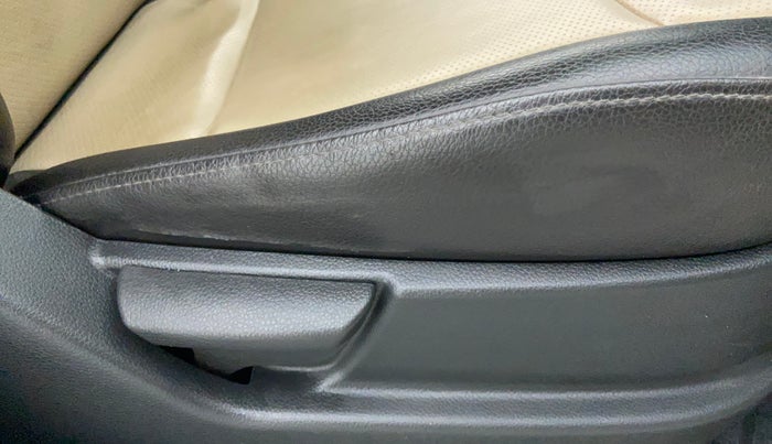 2017 Hyundai Eon ERA +, Petrol, Manual, 25,827 km, Driver Side Adjustment Panel