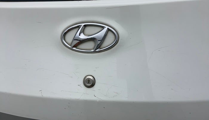 2017 Hyundai Eon ERA +, Petrol, Manual, 25,827 km, Dicky (Boot door) - Minor scratches
