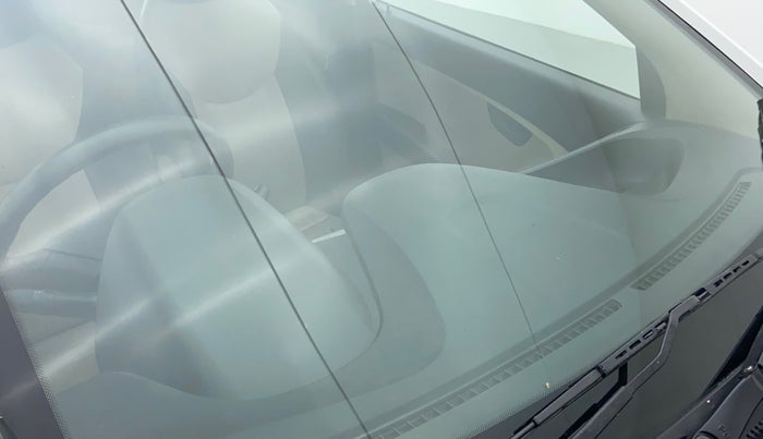 2017 Hyundai Eon ERA +, Petrol, Manual, 25,827 km, Front windshield - Minor spot on windshield