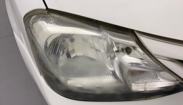 2015 Toyota Etios Liva GD, Diesel, Manual, 99,225 km, Right headlight - Faded