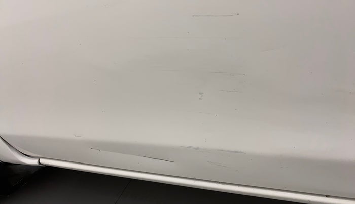 2015 Toyota Etios Liva GD, Diesel, Manual, 99,046 km, Front passenger door - Slightly dented