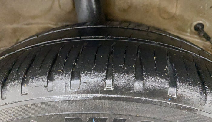 2015 Toyota Etios Liva GD, Diesel, Manual, 99,225 km, Right Rear Tyre Tread