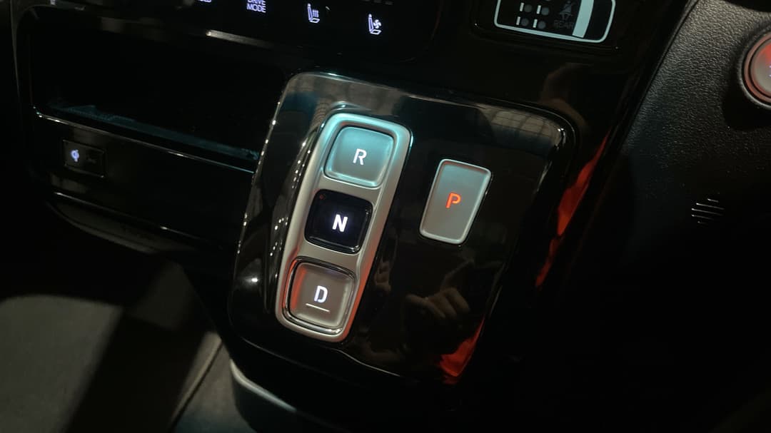 2022 Hyundai Staria Highlander, Automatic, 91291 km, Gear Lever 