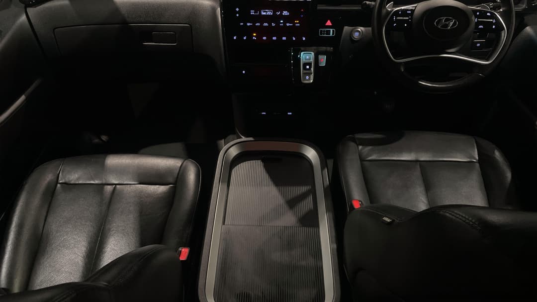 2022 Hyundai Staria Highlander, Automatic, 91291 km, Center Console