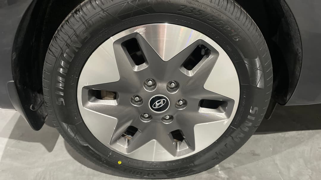 2022 Hyundai Staria Highlander, Automatic, 91291 km, Right Rear Wheel