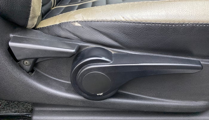 2018 Tata Tiago XZ 1.2 REVOTRON, Petrol, Manual, 98,464 km, Driver Side Adjustment Panel