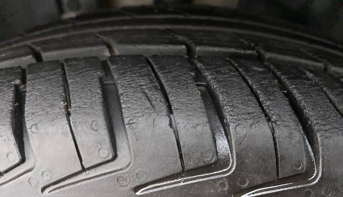 2019 Datsun Redi Go S 1.0, CNG, Manual, 28,759 km, Left Front Tyre Tread
