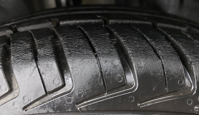 2019 Datsun Redi Go S 1.0, CNG, Manual, 28,759 km, Right Front Tyre Tread