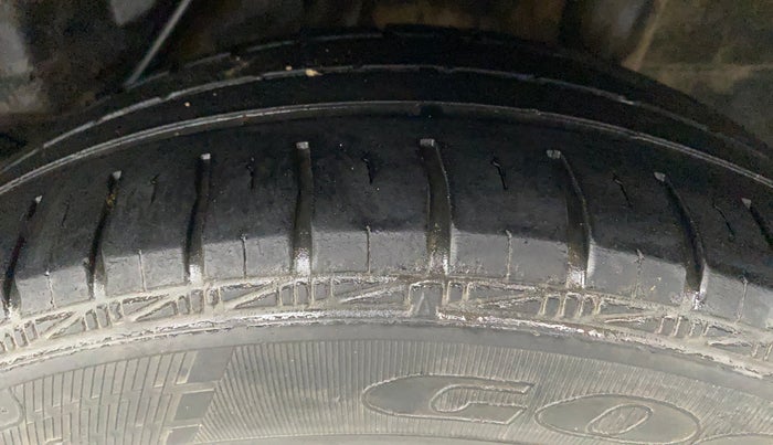 2014 Honda Brio S MT, Petrol, Manual, 76,356 km, Left Rear Tyre Tread