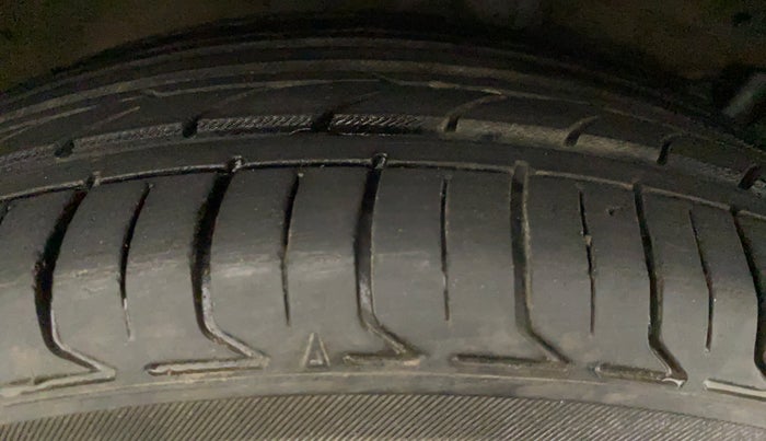 2018 Maruti Ciaz ZETA 1.4  MT PETROL, Petrol, Manual, 70,840 km, Right Rear Tyre Tread