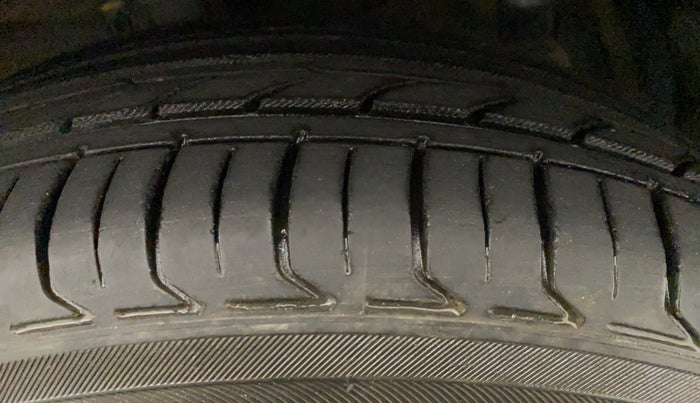 2018 Maruti Ciaz ZETA 1.4  MT PETROL, Petrol, Manual, 70,840 km, Left Rear Tyre Tread