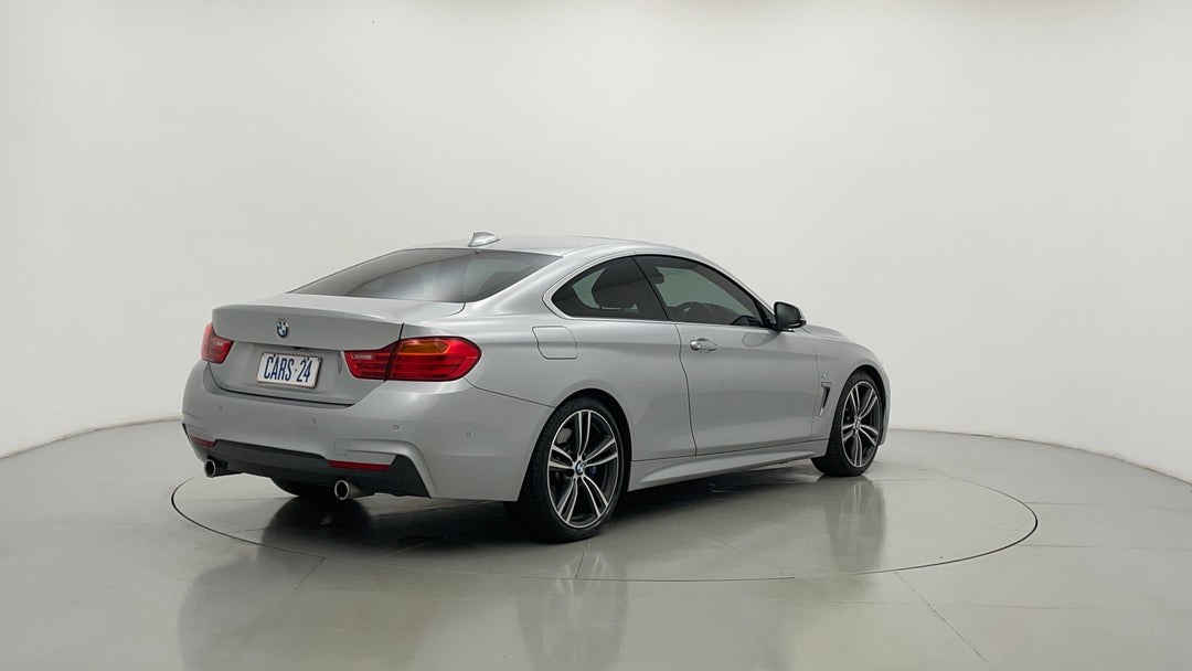 Right Back Diagonal (45- Degree) View