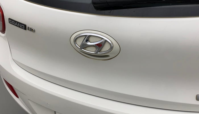 2016 Hyundai Grand i10 ASTA (O) AT 1.2 KAPPA VTVT, Petrol, Automatic, 43,634 km, Dicky (Boot door) - Paint has minor damage