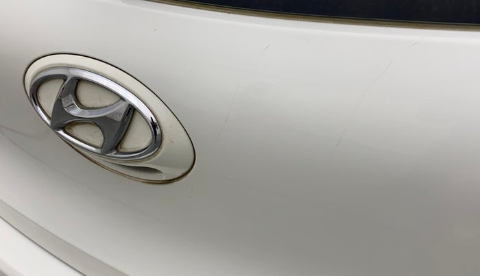 2016 Hyundai Grand i10 ASTA (O) AT 1.2 KAPPA VTVT, Petrol, Automatic, 43,634 km, Dicky (Boot door) - Minor scratches