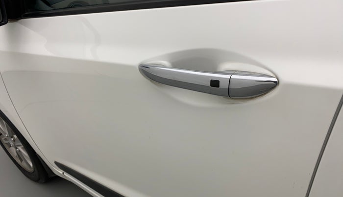 2016 Hyundai Grand i10 ASTA (O) AT 1.2 KAPPA VTVT, Petrol, Automatic, 43,634 km, Front passenger door - Minor scratches