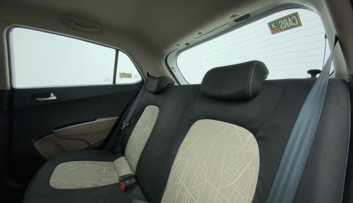 2016 Hyundai Grand i10 ASTA (O) AT 1.2 KAPPA VTVT, Petrol, Automatic, 43,634 km, Right Side Rear Door Cabin