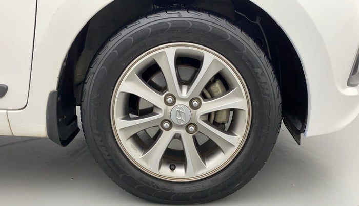 2016 Hyundai Grand i10 ASTA (O) AT 1.2 KAPPA VTVT, Petrol, Automatic, 43,634 km, Right Front Wheel