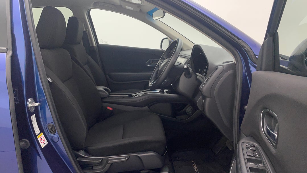 2015 Honda HR-V Vti-s, Automatic, 98599 km, Right Side Front Door Cabin View