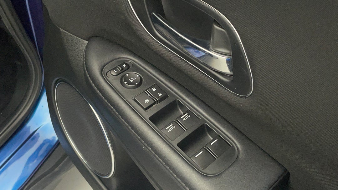 2015 Honda HR-V Vti-s, Automatic, 98599 km, Drivers Side Door Panel Controls