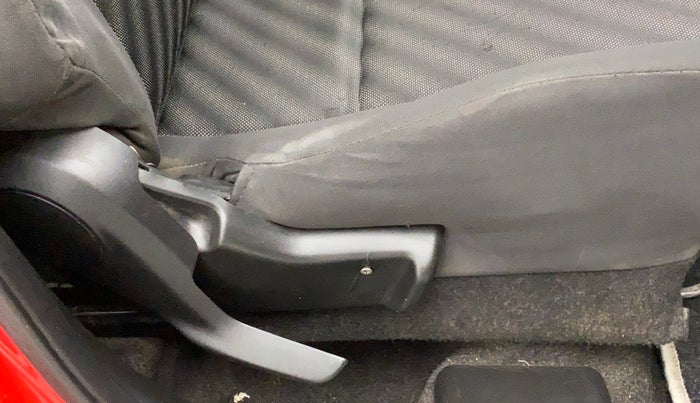 2018 Maruti Swift LXI, Petrol, Manual, 53,062 km, Driver seat - Folding lever cover has minor damage