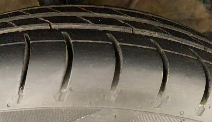 2018 Maruti Swift LXI, Petrol, Manual, 53,062 km, Right Front Tyre Tread