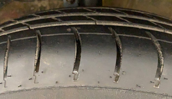 2018 Maruti Swift LXI, Petrol, Manual, 53,062 km, Left Front Tyre Tread