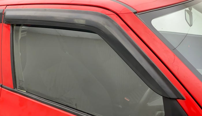 2018 Maruti Swift LXI, Petrol, Manual, 53,062 km, Driver-side door - Door visor damaged