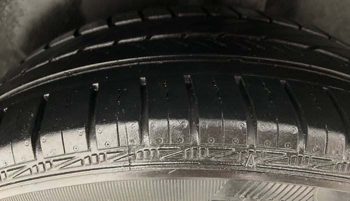 2017 Volkswagen Ameo COMFORTLINE 1.2, Petrol, Manual, 26,521 km, Left Rear Tyre Tread
