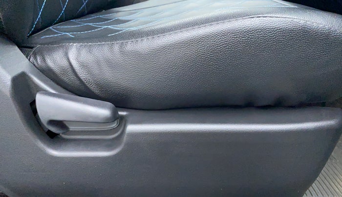 2014 Maruti Wagon R Stingray VXI, CNG, Manual, 59,494 km, Driver Side Adjustment Panel