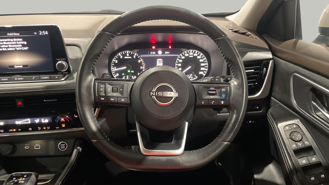2023 Nissan X-trail St-l (2WD), Automatic, 26126 km, Steering Wheel Close-up