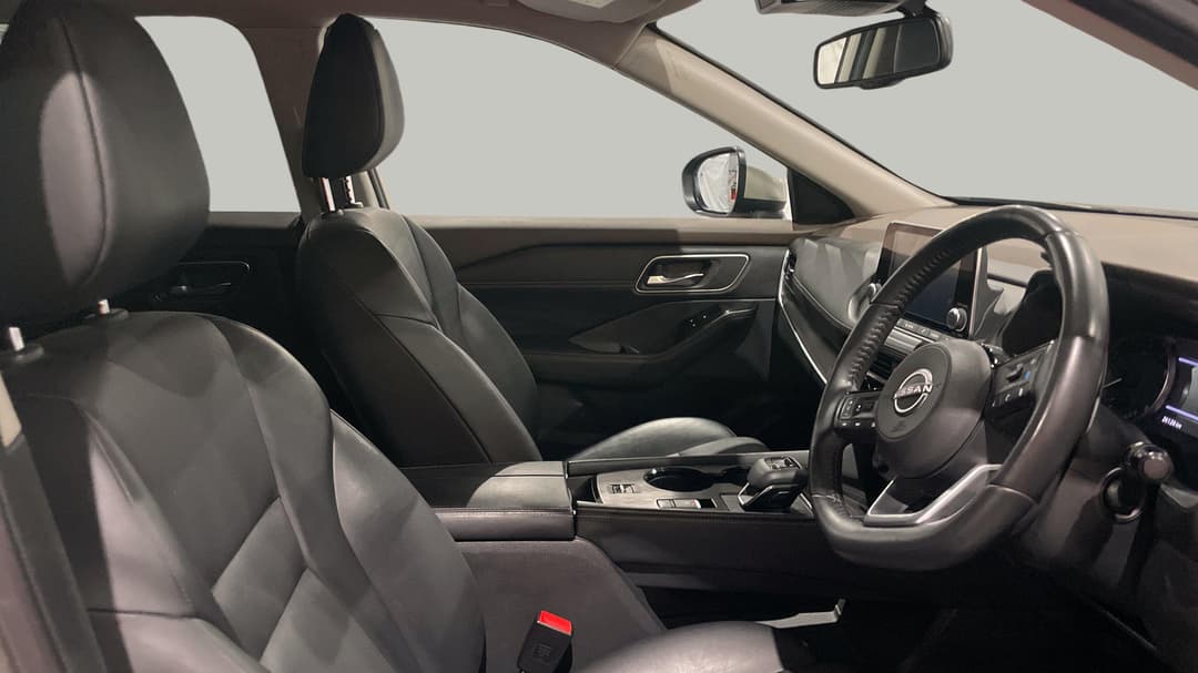 2023 Nissan X-trail St-l (2WD), Automatic, 26126 km, Right Side Front Door Cabin View
