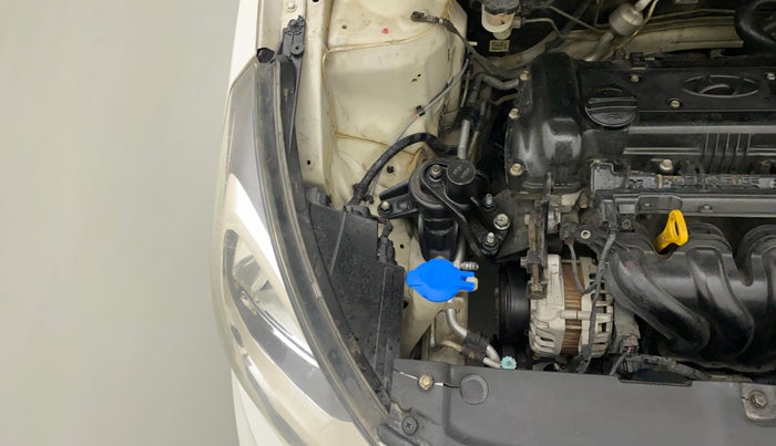 2014 Hyundai Verna FLUIDIC 1.4 VTVT CX, Petrol, Manual, 78,290 km, Right headlight - Clamp has minor damage