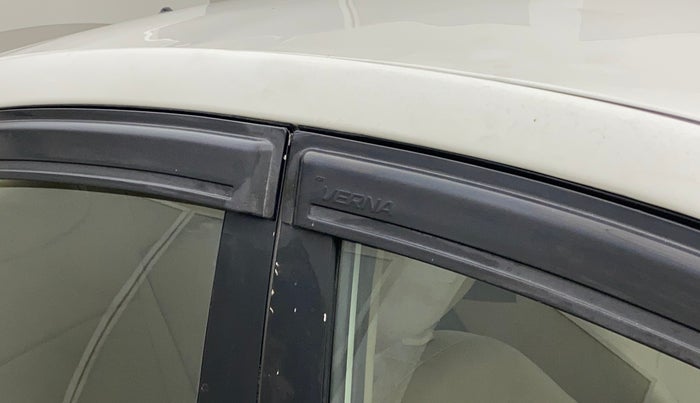 2014 Hyundai Verna FLUIDIC 1.4 VTVT CX, Petrol, Manual, 78,290 km, Right B pillar - Paint is slightly faded