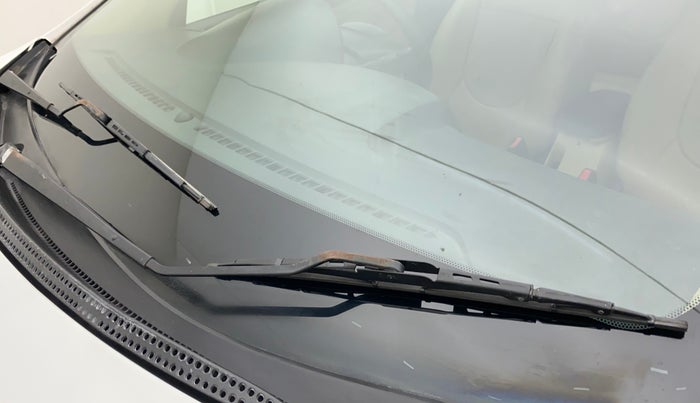 2014 Hyundai Verna FLUIDIC 1.4 VTVT CX, Petrol, Manual, 78,290 km, Front windshield - Wiper Blade Broken/Rusted