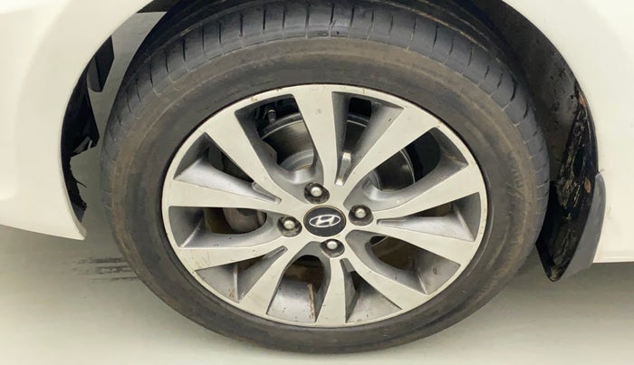 2014 Hyundai Verna FLUIDIC 1.4 VTVT CX, Petrol, Manual, 78,290 km, Left front tyre - Minor crack